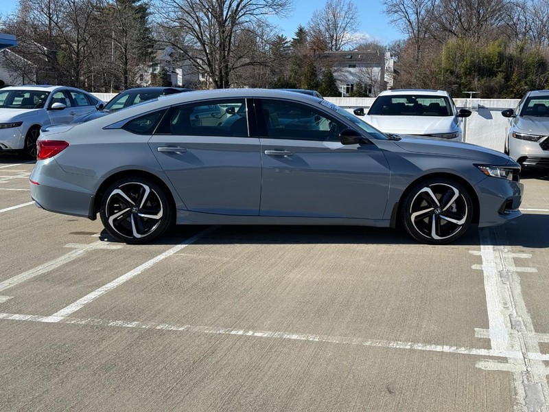 Honda Accord Sedan Vehicle Full-screen Gallery Image 02