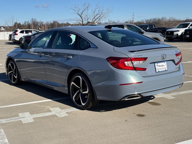 Honda Accord Sedan Vehicle Full-screen Gallery Image 06