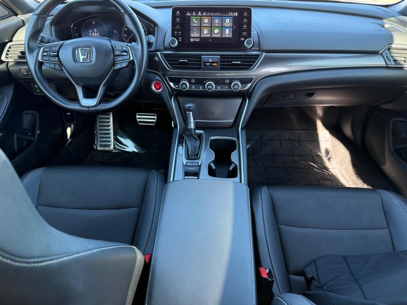 Honda Accord Sedan Vehicle Full-screen Gallery Image 11