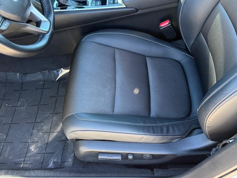 Honda Accord Sedan Vehicle Full-screen Gallery Image 15