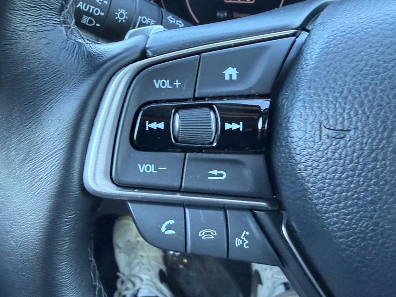 Honda Accord Sedan Vehicle Full-screen Gallery Image 16