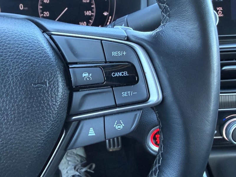 Honda Accord Sedan Vehicle Full-screen Gallery Image 17