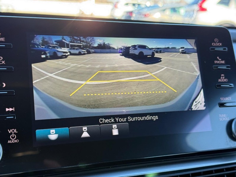 Honda Accord Sedan Vehicle Full-screen Gallery Image 20