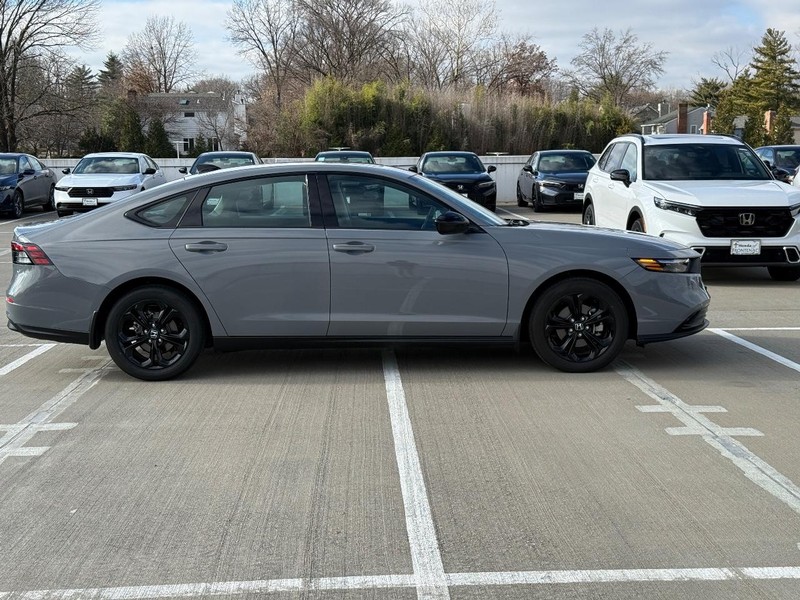 Honda Accord Sedan Vehicle Full-screen Gallery Image 02