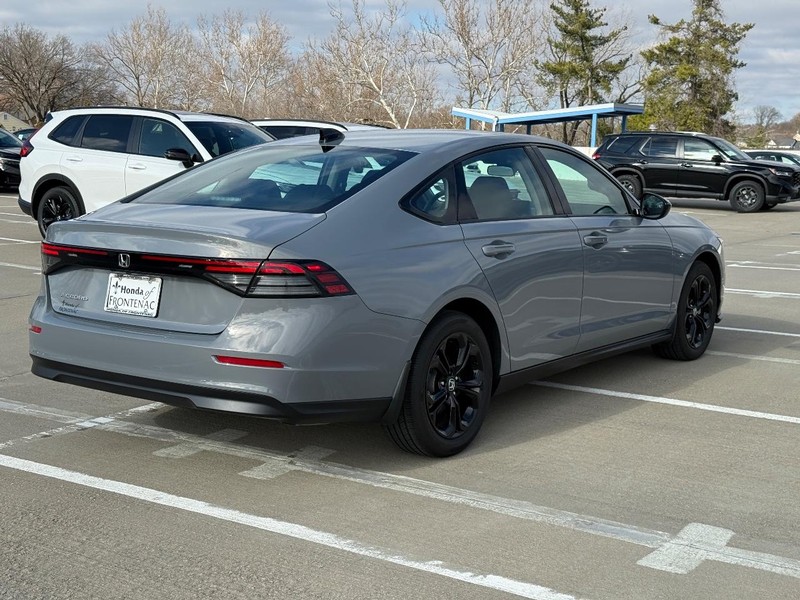 Honda Accord Sedan Vehicle Full-screen Gallery Image 03