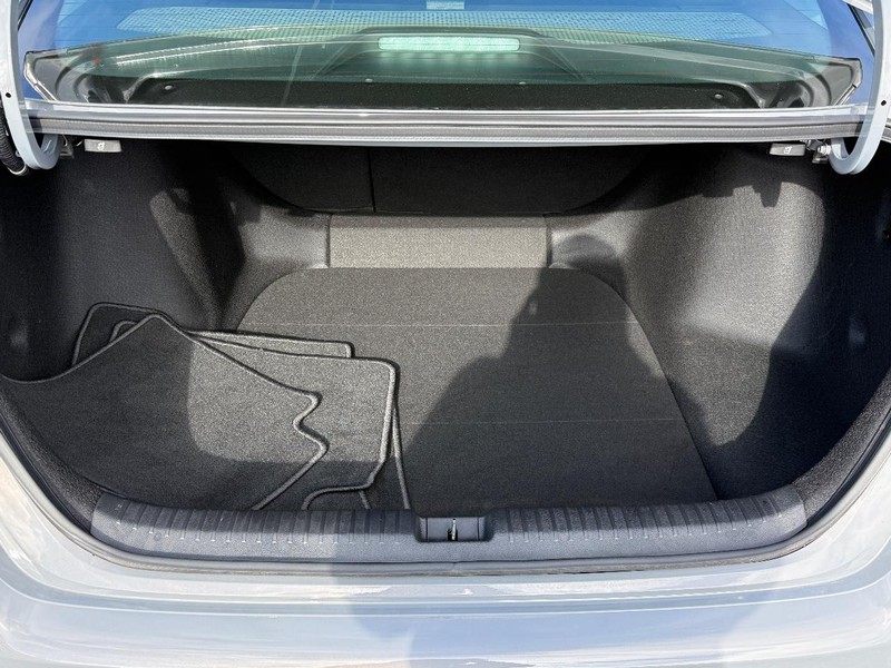 Honda Accord Sedan Vehicle Full-screen Gallery Image 04