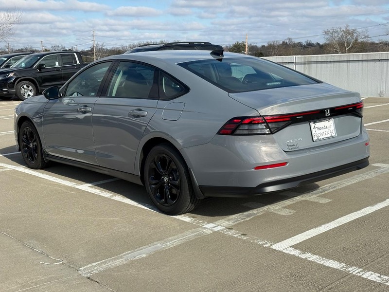 Honda Accord Sedan Vehicle Full-screen Gallery Image 06