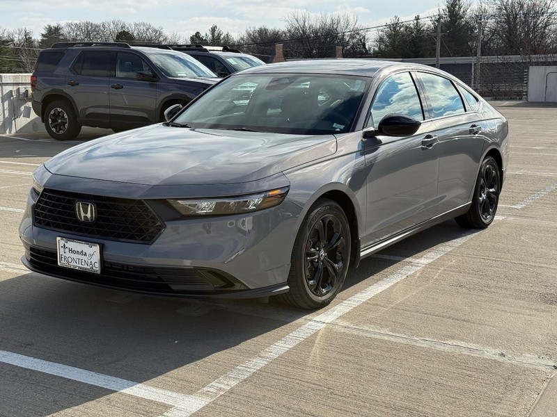 Honda Accord Sedan Vehicle Full-screen Gallery Image 08