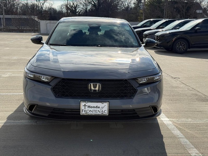 Honda Accord Sedan Vehicle Full-screen Gallery Image 09