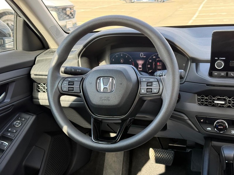 Honda Accord Sedan Vehicle Full-screen Gallery Image 12