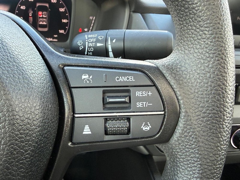 Honda Accord Sedan Vehicle Full-screen Gallery Image 17