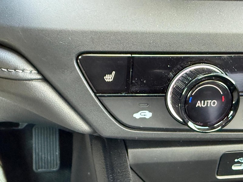 Honda Accord Sedan Vehicle Full-screen Gallery Image 21