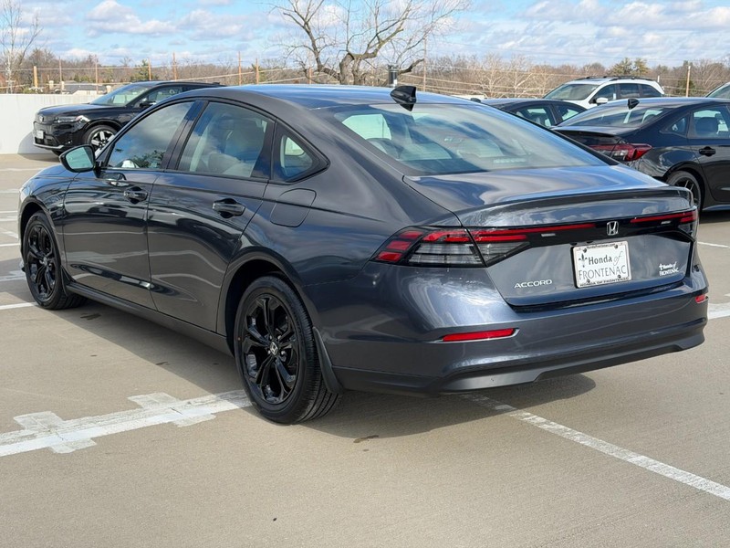 Honda Accord Sedan Vehicle Full-screen Gallery Image 06