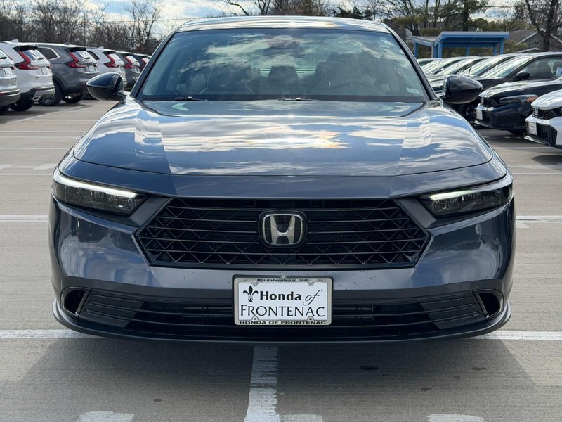 Honda Accord Sedan Vehicle Full-screen Gallery Image 09