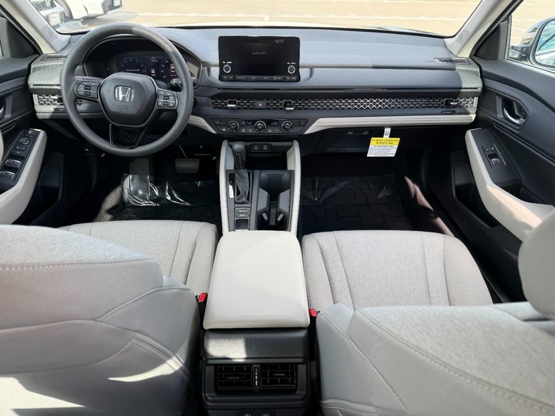 Honda Accord Sedan Vehicle Full-screen Gallery Image 12