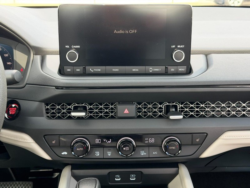 Honda Accord Sedan Vehicle Full-screen Gallery Image 13