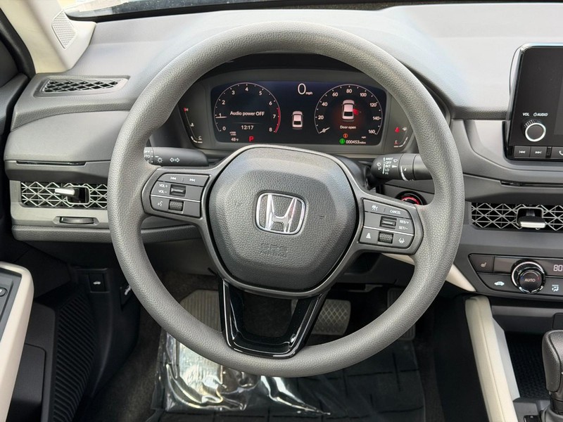 Honda Accord Sedan Vehicle Full-screen Gallery Image 15