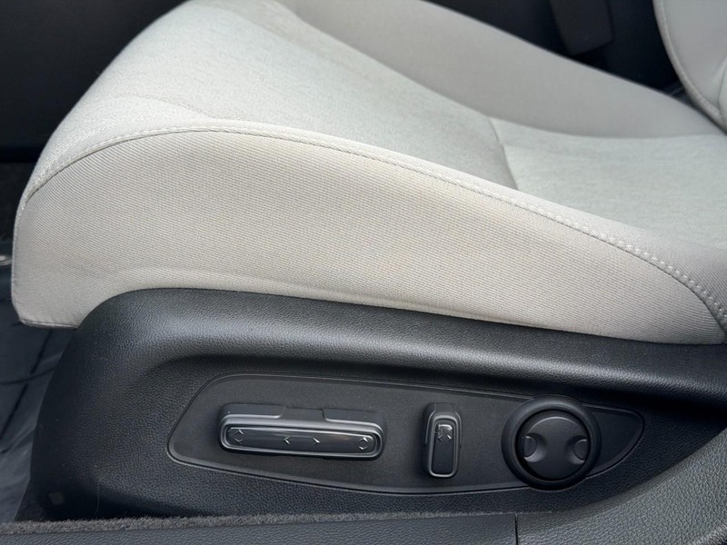 Honda Accord Sedan Vehicle Full-screen Gallery Image 17