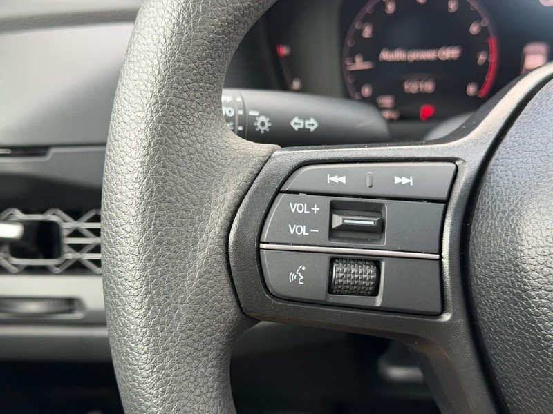 Honda Accord Sedan Vehicle Full-screen Gallery Image 18