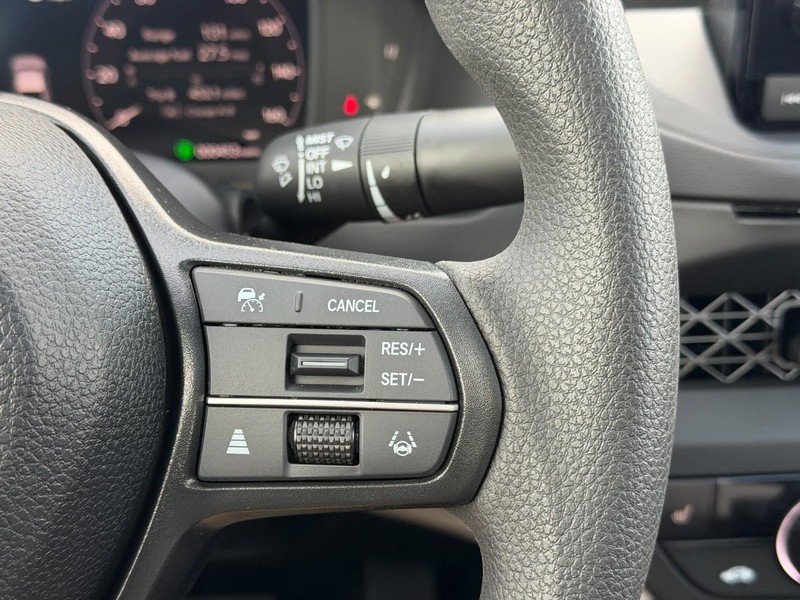 Honda Accord Sedan Vehicle Full-screen Gallery Image 19