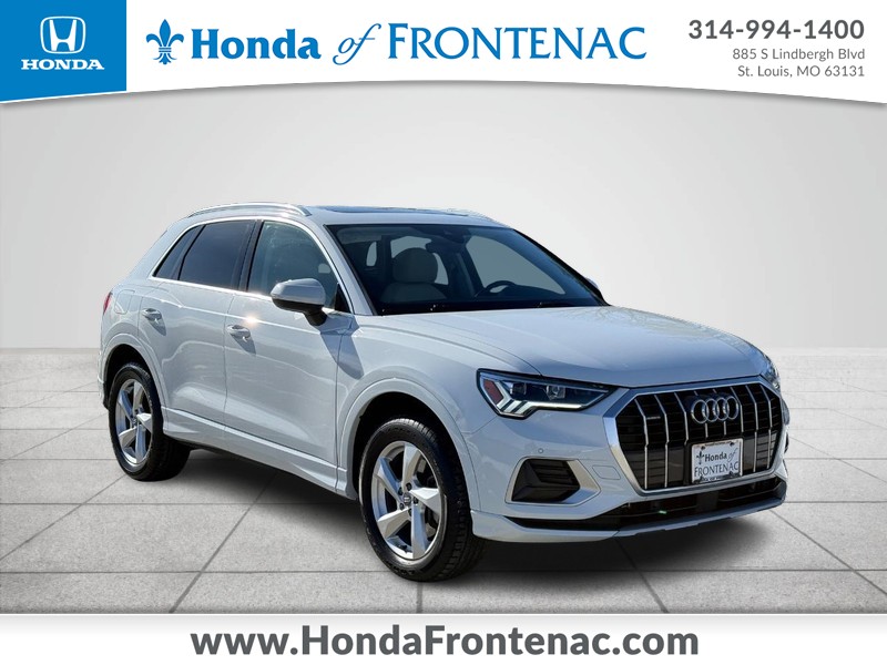 Audi Q3 Vehicle Full-screen Gallery Image 01