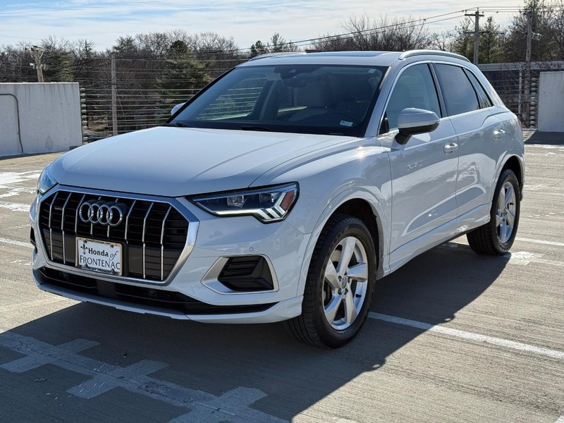 Audi Q3 Vehicle Full-screen Gallery Image 08