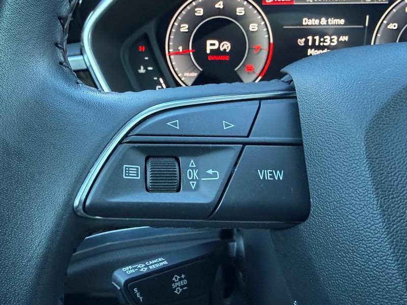 Audi Q3 Vehicle Full-screen Gallery Image 16