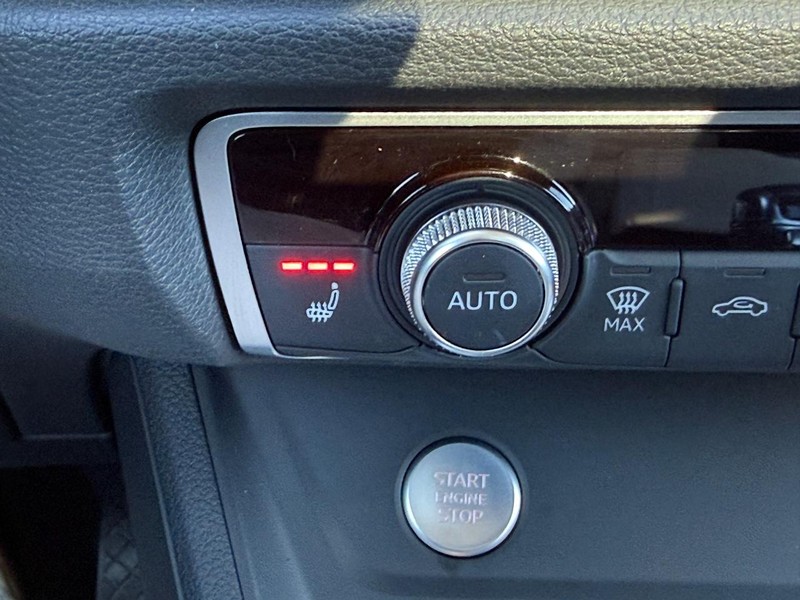 Audi Q3 Vehicle Full-screen Gallery Image 21