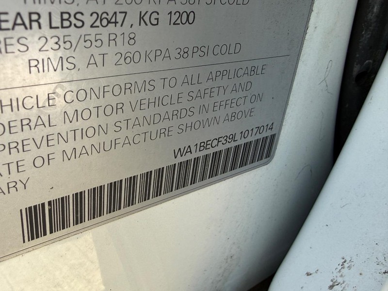 Audi Q3 Vehicle Full-screen Gallery Image 22