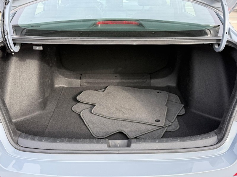 Honda Civic Sedan Vehicle Full-screen Gallery Image 04