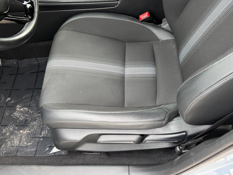 Honda Civic Sedan Vehicle Full-screen Gallery Image 16