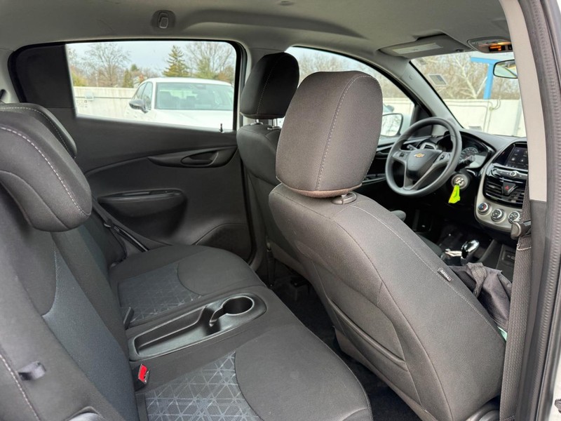 Chevrolet Spark Vehicle Full-screen Gallery Image 10