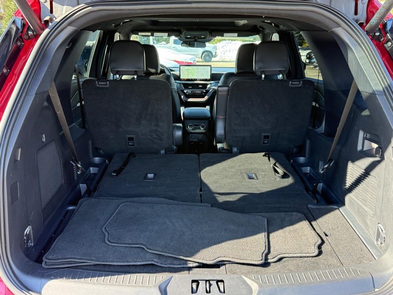 Ford Explorer Vehicle Full-screen Gallery Image 04