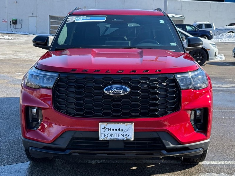 Ford Explorer Vehicle Full-screen Gallery Image 09