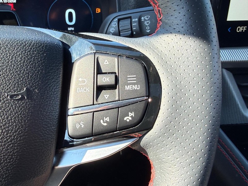 Ford Explorer Vehicle Full-screen Gallery Image 17