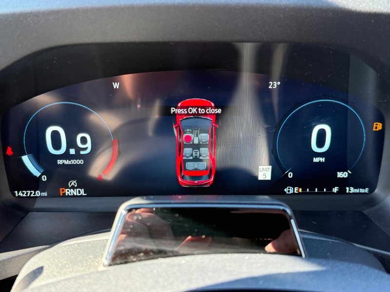 Ford Explorer Vehicle Full-screen Gallery Image 18