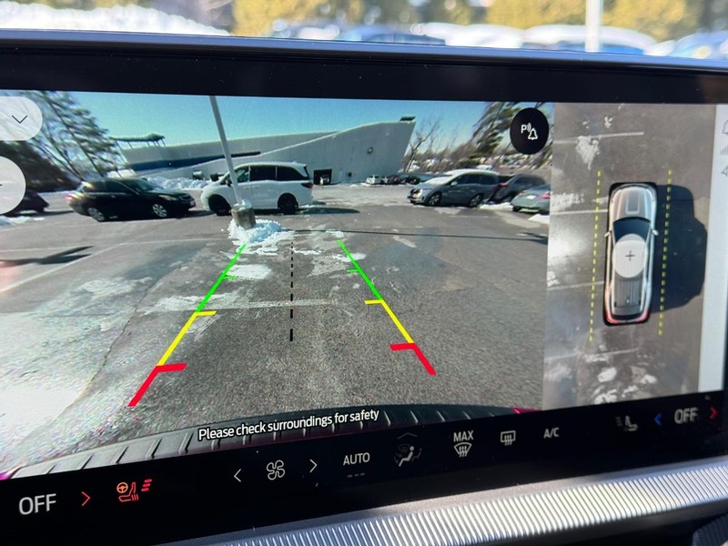 Ford Explorer Vehicle Full-screen Gallery Image 20