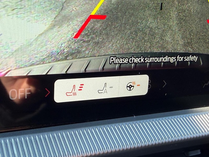 Ford Explorer Vehicle Full-screen Gallery Image 21