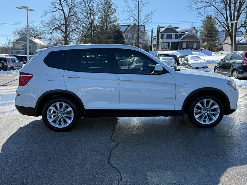 BMW X3 Vehicle Full-screen Gallery Image 02