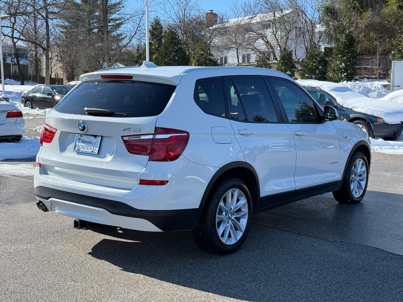 BMW X3 Vehicle Full-screen Gallery Image 03