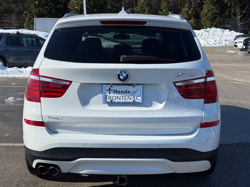 BMW X3 Vehicle Full-screen Gallery Image 05