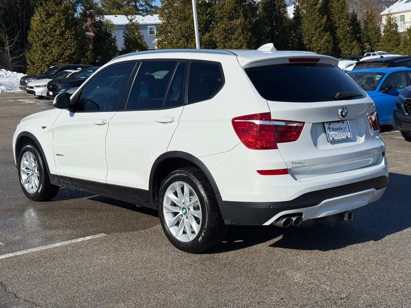 BMW X3 Vehicle Full-screen Gallery Image 06