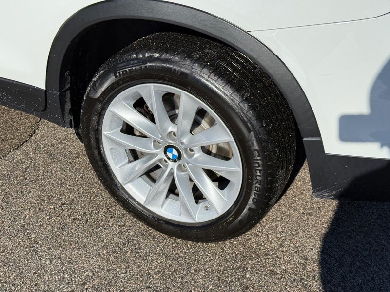 BMW X3 Vehicle Full-screen Gallery Image 07