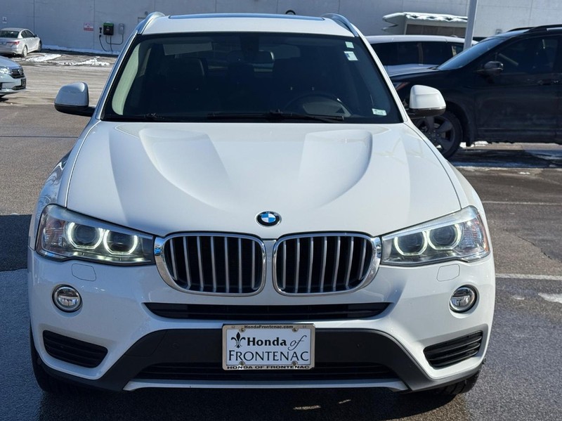 BMW X3 Vehicle Full-screen Gallery Image 09