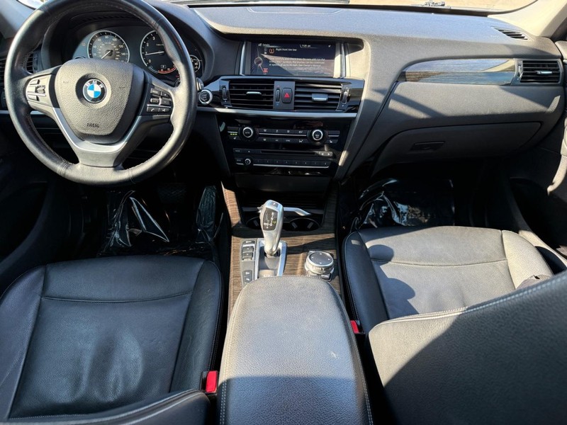 BMW X3 Vehicle Full-screen Gallery Image 11