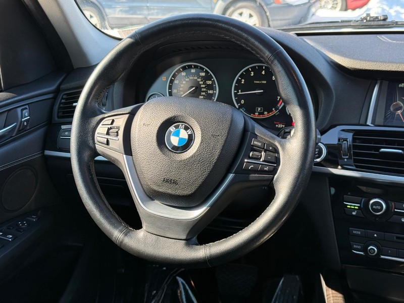 BMW X3 Vehicle Full-screen Gallery Image 12