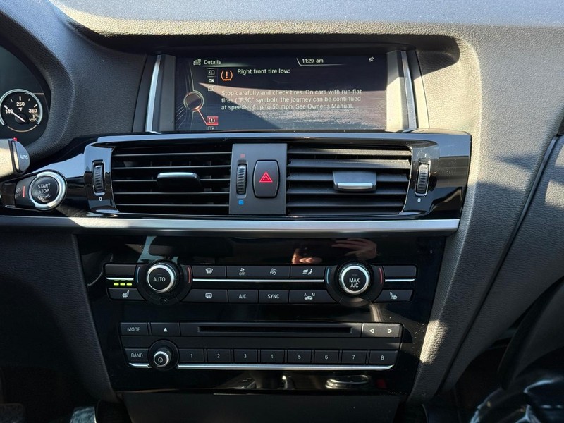 BMW X3 Vehicle Full-screen Gallery Image 13