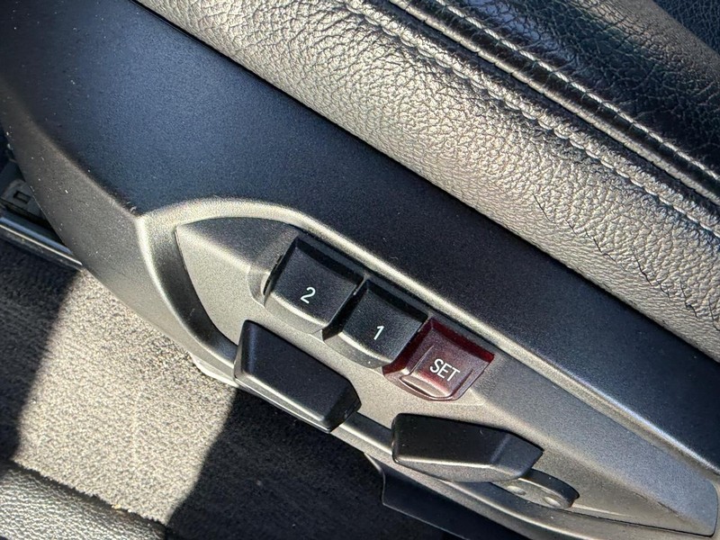 BMW X3 Vehicle Full-screen Gallery Image 16