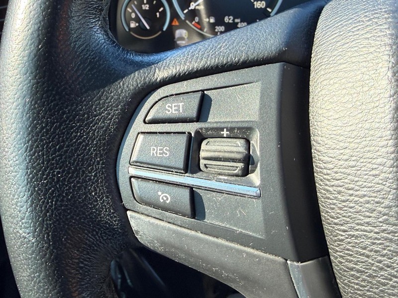 BMW X3 Vehicle Full-screen Gallery Image 17