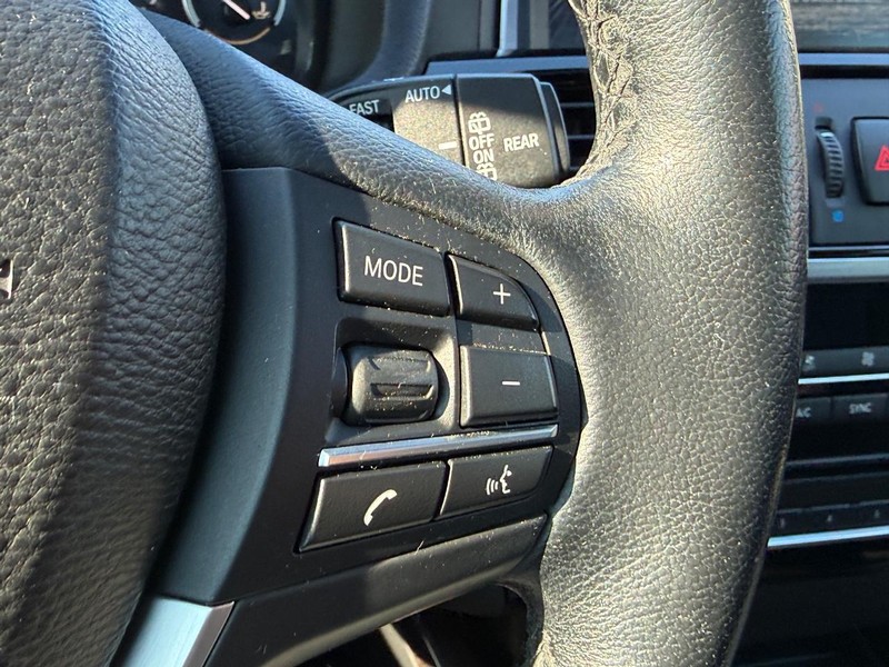 BMW X3 Vehicle Full-screen Gallery Image 18